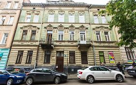 APARTMENTS on SHOLOM ALEICHEM та ще варіант поруч